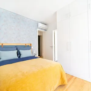 https://blue-by-the-river-elegant-two-bedroom-in-santos.hotels-lisbon-portugal.com